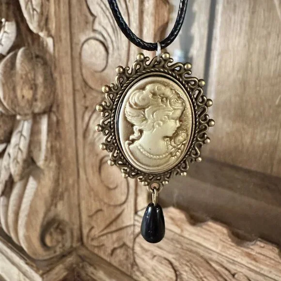 Ivory Victorian Cameo Necklace - Whimsigoth Academia Poetcore - Picture 4 of 8